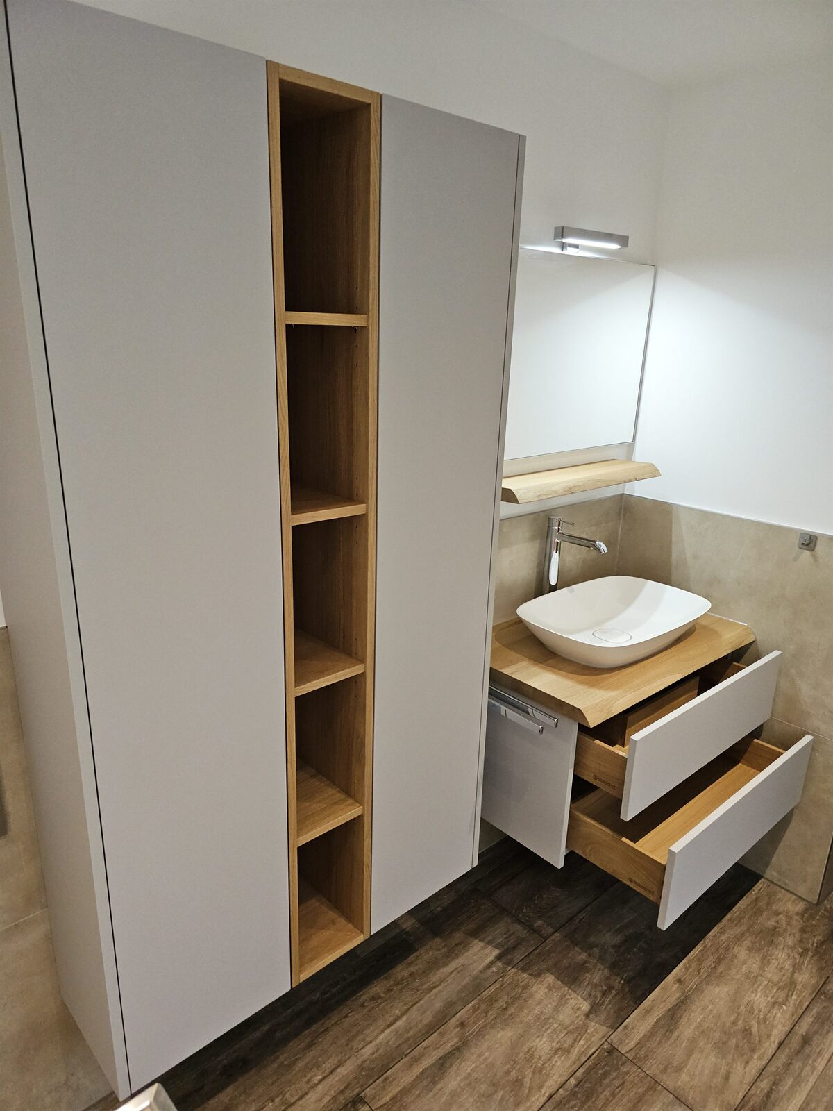 Maßgefertigtes Badmöbel im privaten Innenausbau